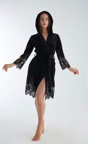 Велюровый женский халат с кружевом Nusa 0465 черный